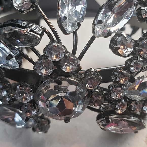 Rhinestone set adjustable cuff bracelet - Picture 4 of 9